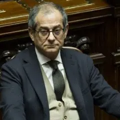 Debito pubblico, Lega: «Minibot possibile soluzione». Ma Tria frena