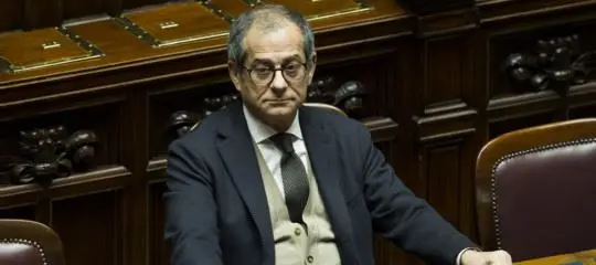 Debito pubblico, Lega: «Minibot possibile soluzione». Ma Tria frena