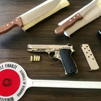Reggio, la Polizia trova una pistola abbandonata in pieno centro