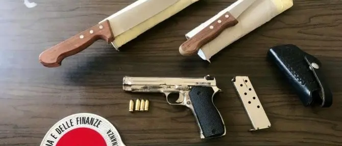 Reggio, la Polizia trova una pistola abbandonata in pieno centro