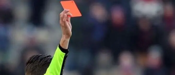Sferra un pugno all’arbitro, calciatore vibonese squalificato fino al 2023