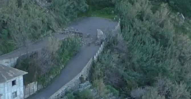 Palmi, dopo sei mesi è ancora chiusa la strada per il borgo della Marinella