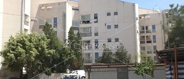 Via con il figlio di pochi mesi, suocero e cognato gli spararono: arrestati