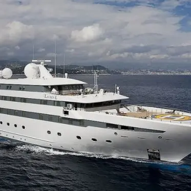 Al Porto di Vibo Marina fa scalo il superyacht My Lauren
