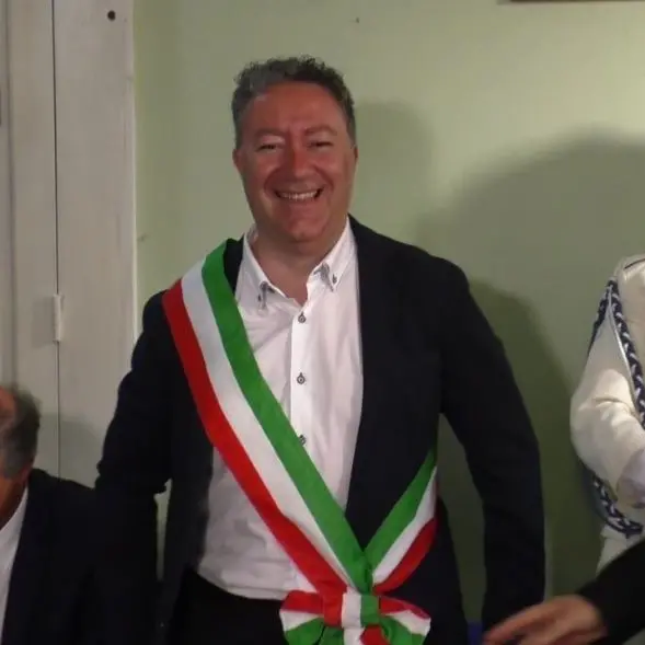 A Riace inizia l'era del neo sindaco Trifoli: «Rinascerà il sole»