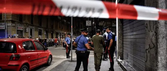 Spara al figlio della compagna che tentava di difendere la madre