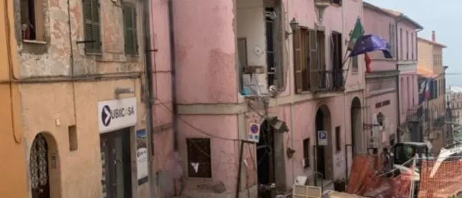 Esplosione nel Comune di Rocca di Papa, gravissimi il sindaco e un bambino