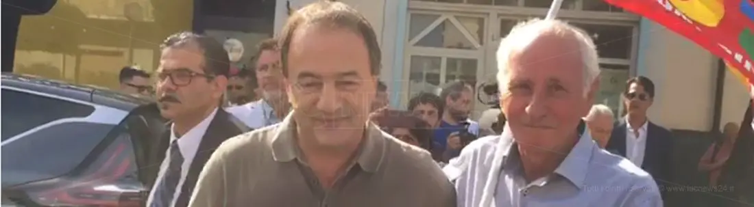 Locri, al via il processo a Mimmo Lucano che resta in esilio