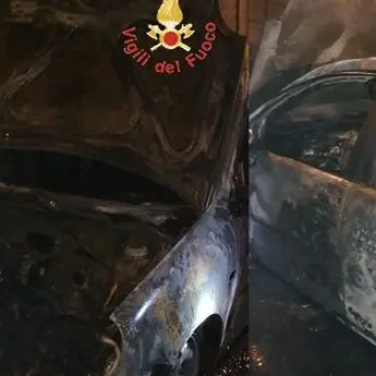 Auto in fiamme a Borgia, intervento dei Vigili del fuoco