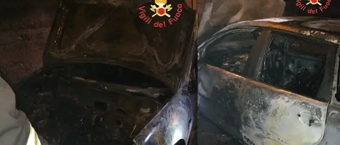 Auto in fiamme a Borgia, intervento dei Vigili del fuoco