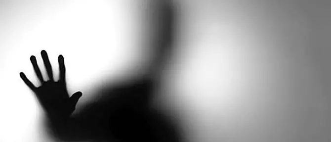 Abusa delle tre nipotine, arrestato nonno 71enne