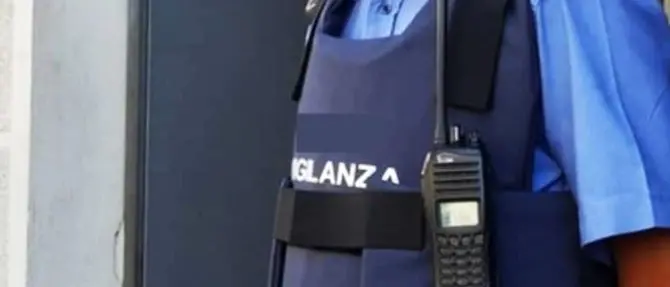 Rende, sventata rapina in banca. Guardia giurata mette in fuga i malviventi