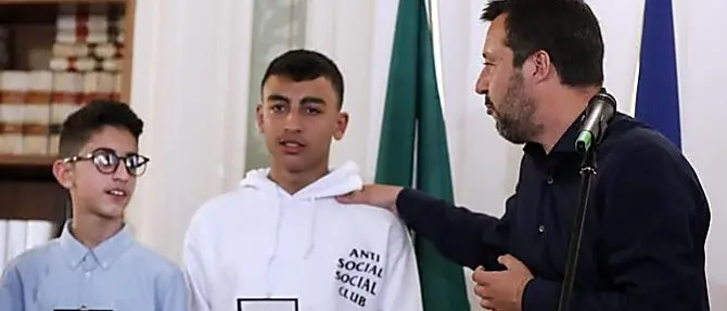 Bus con studenti dirottato e incendiato, Adam e Ramy diventano cittadini italiani