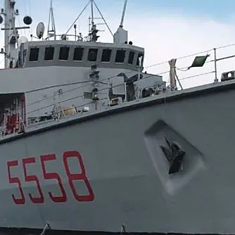 Il cacciamine Crotone della Marina militare nella città di Pitagora