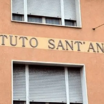 Una mamma compra la scuola del figlio per scongiurarne la chiusura