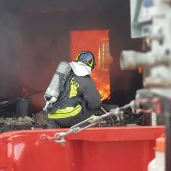 Imponente incendio a Gioiosa Jonica distrugge centinaia di arnie