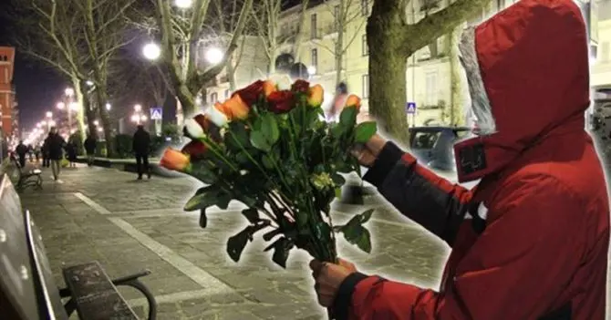 Costretto a vendere rose per strada, ora aiuta le vittime di tratta