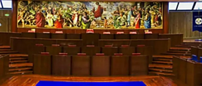 Consiglio regionale allo sbando, tagli dello stipendio per gli assenti “ingiustificati”