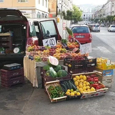 Cosenza, linea dura del Comune contro gli ambulanti