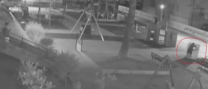 Cosenza, vandali al parco Piero Romeo ripresi dalla videosorveglianza