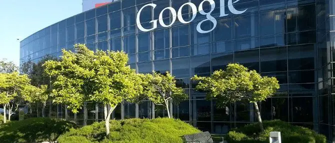 Tecnologia, Google sfida Apple: gli sms diventano multimediali