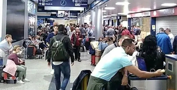 Aeroporto di Lamezia, in viaggio con proiettili nel trolley: fermato