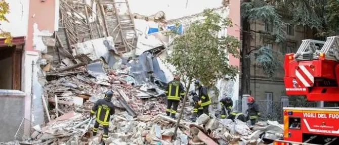 Gorizia, crolla una palazzina dopo un'esplosione: tre morti