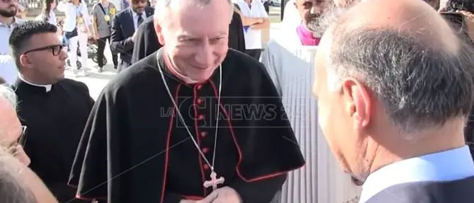 Il segretario di Stato Vaticano a Gioia Tauro tra saluti e gaffe