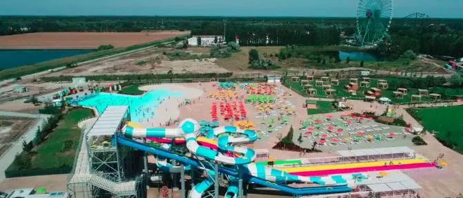 Bimbo muore annegato a Mirabilandia: indagata la madre