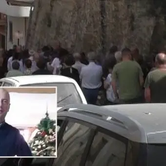 Gioia Tauro si stringe al dolore della famiglia dell'operaio morto al porto