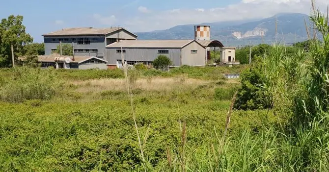 L’opificio di Lamezia, una cattedrale nel deserto ad ingresso vietato