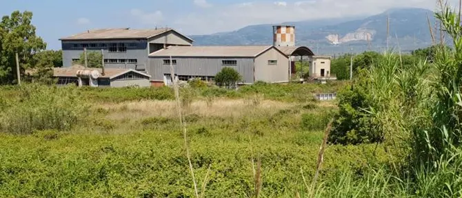 L’opificio di Lamezia, una cattedrale nel deserto ad ingresso vietato