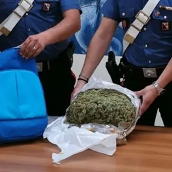 Crotone, con un chilo e mezzo di marijuana nello zaino: arrestato