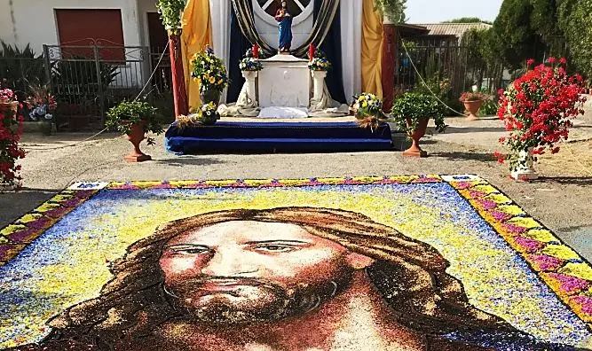 Infiorata a Potenzoni: petali, arte e fede per la festa del Corpus domini