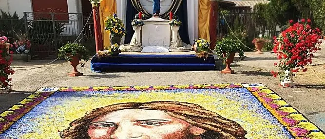 Infiorata a Potenzoni: petali, arte e fede per la festa del Corpus domini