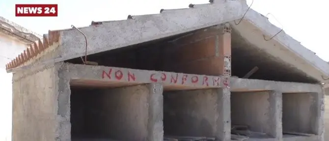 Locri, cadaveri fatti sparire per far spazio a tombe abusive nel cimitero