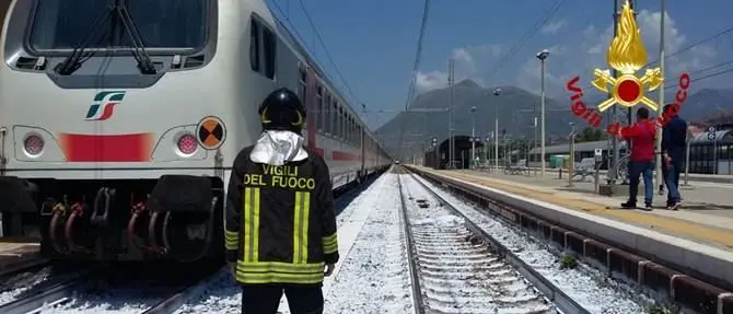 Tragedia sui binari, treno travolge una persona a Praia a Mare
