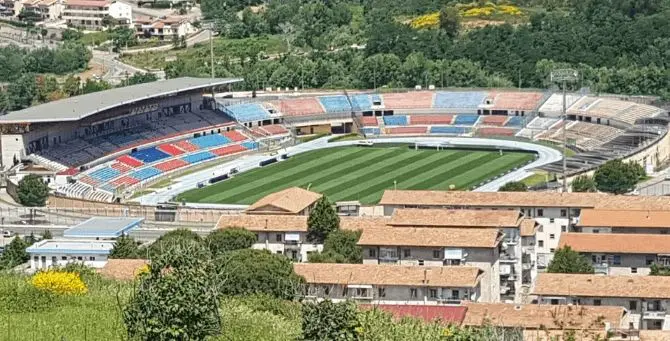 Forzato il portone d'ingresso della sede del Cosenza Calcio