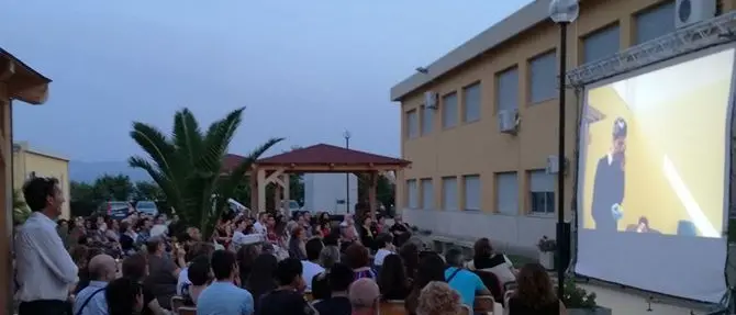 “Abbracciami invece”, il corto di Pileggi è un viaggio oltre pregiudizi e diversità