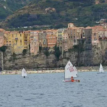 Le regate dei più giovani danno spettacolo nel mare di Tropea