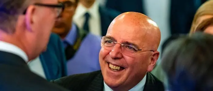 La super-maggioranza di Oliverio: tutti contro ma solo a parole per conservare la poltrona