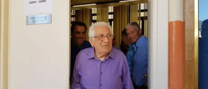 Maturità da record, si diploma a 83 anni: «Studiare allena il cervello»