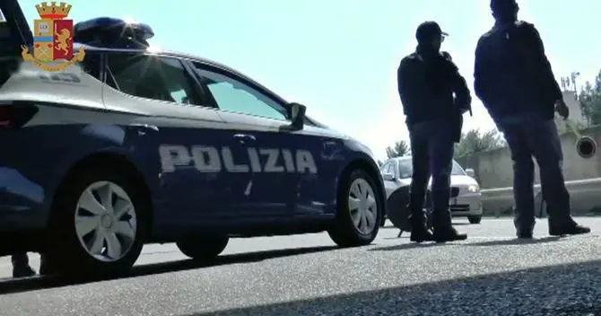 Con un taglierino semina il panico su un autobus: arrestato 38enne