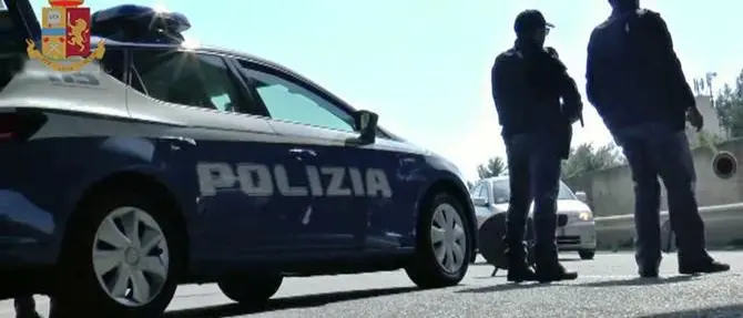 Con un taglierino semina il panico su un autobus: arrestato 38enne