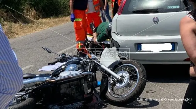 Montalto Uffugo, scontro auto-moto: ferito un centauro