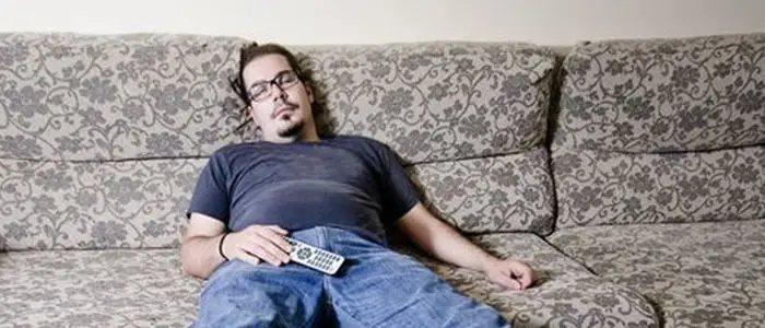 Per 174mila giovani calabresi c’è solo il divano di casa: né studio né lavoro, ecco i Neet