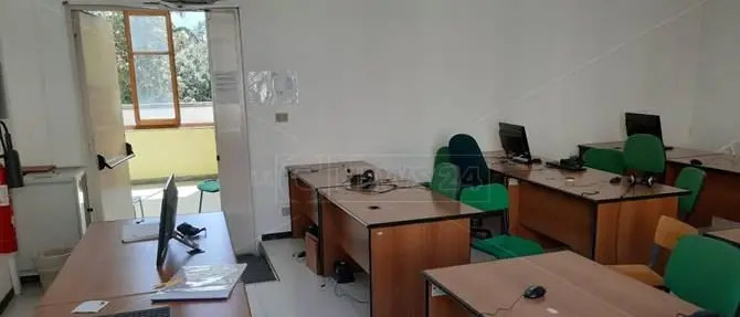 Cosenza, il diabolico piano per razziare i computer dalla scuola