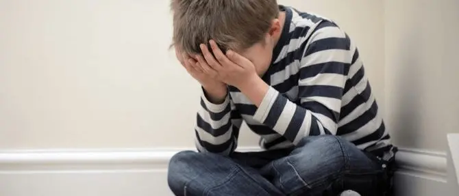 Lavaggio del cervello sui bimbi per allontanarli dalle famiglie e darli in affido, arresti