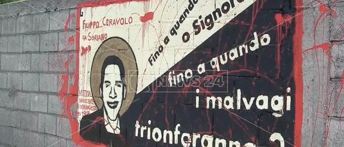 La scritta nazista coperta dal ritratto di una giovane vittima di mafia