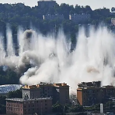 Ponte Morandi, demolizione completata: il viadotto fantasma non esiste più